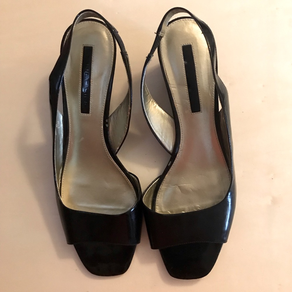Bandolino Size 9 1/2 Black Patent Low Wedges